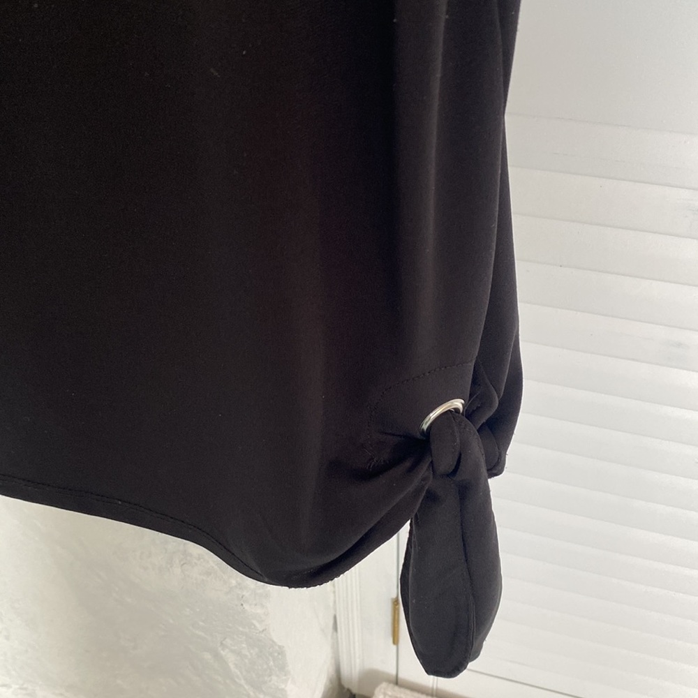 Chico’s Black short sleeve stretchy top with tie on side Chico size 3 or XL - Picture 3 of 13